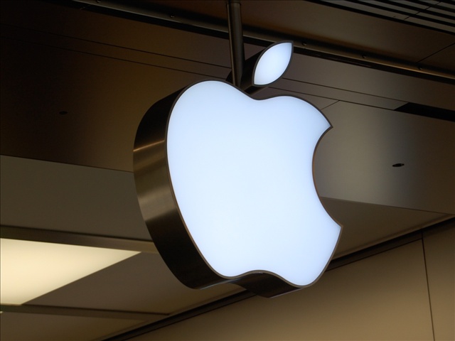 Apple, FBI stake out competing sides in encryption debate