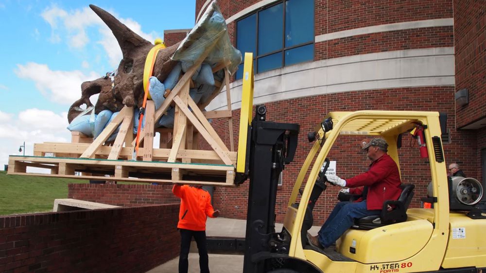 Downtown BR museum adds massive dinosaur fossil to collection