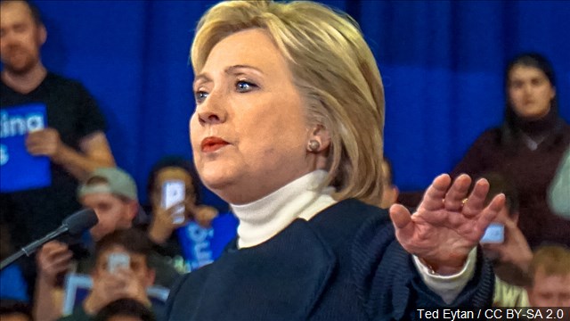 With big win, Clinton heads to Super Tuesday with momentum