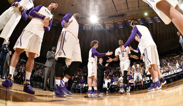 Without its leading scorer, Tennessee trounces LSU 81-65