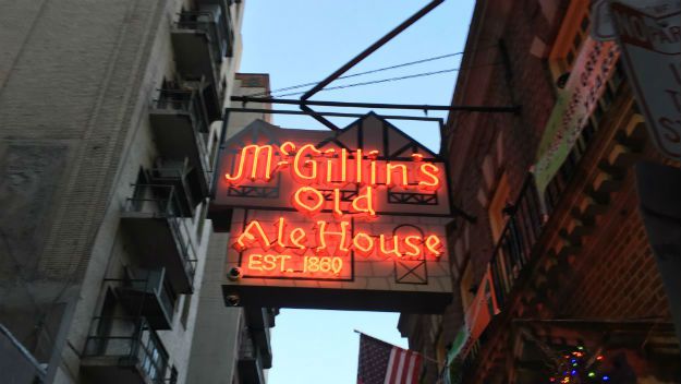 Philadelphia bar offers Leap Day marriage proposal prizes