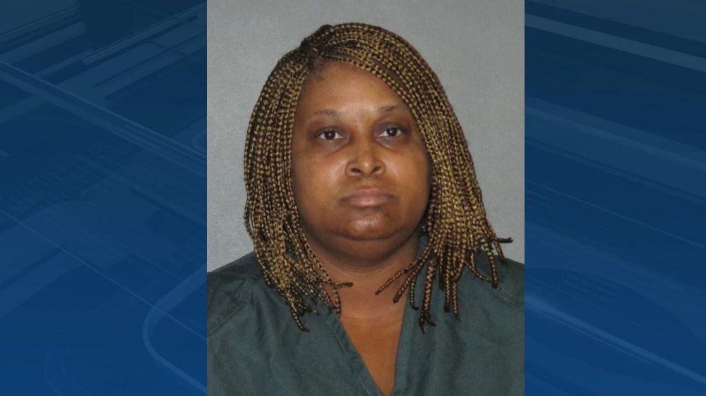 Baton Rouge woman charged with terrorizing