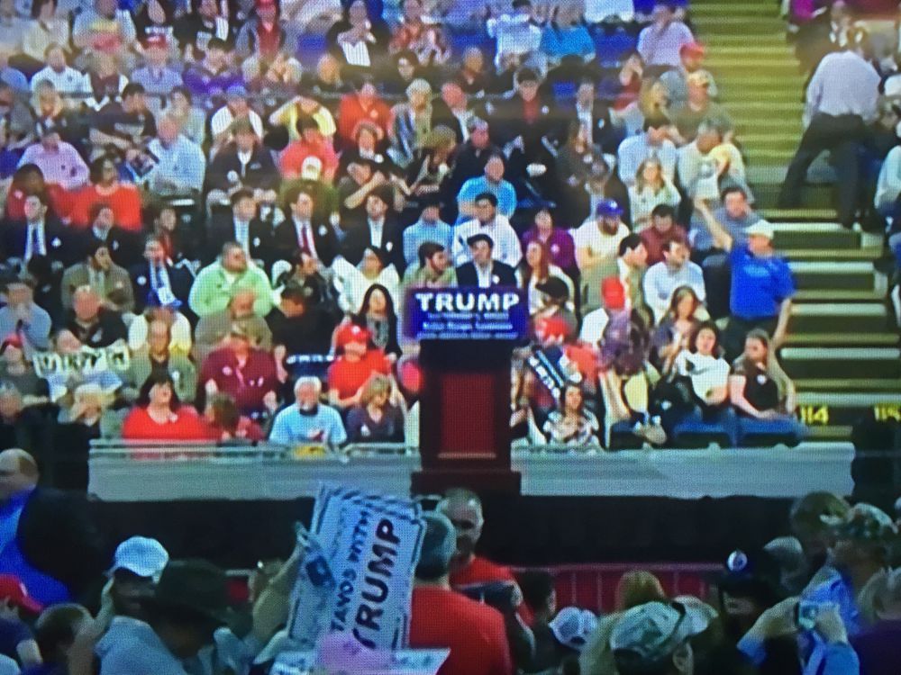 Donald Trump campaigns in Baton Rouge