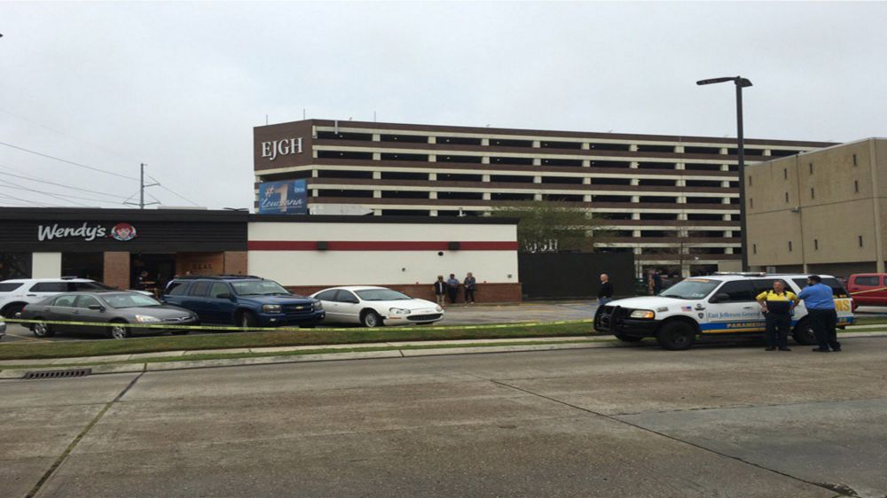 Man shoots doctor, walks to nearby restaurant and shoots himself