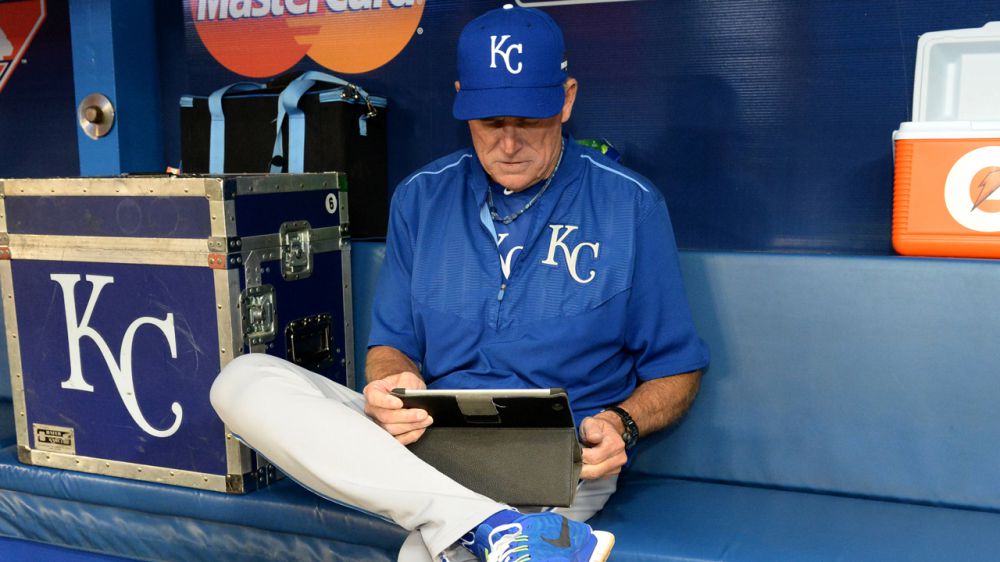 MLB teams allowed to use iPads in dugout all season