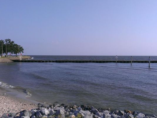 Submerged car found in Lake Pontchartrain holds 2 bodies