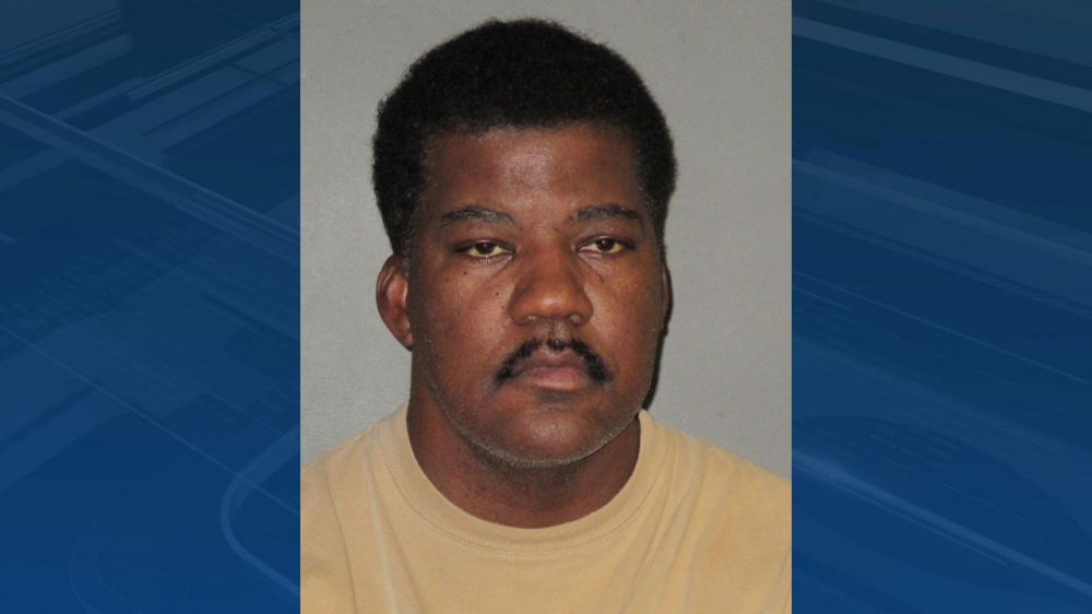 Man accused of exposing himself to kids after offering them candy, R-rated movie