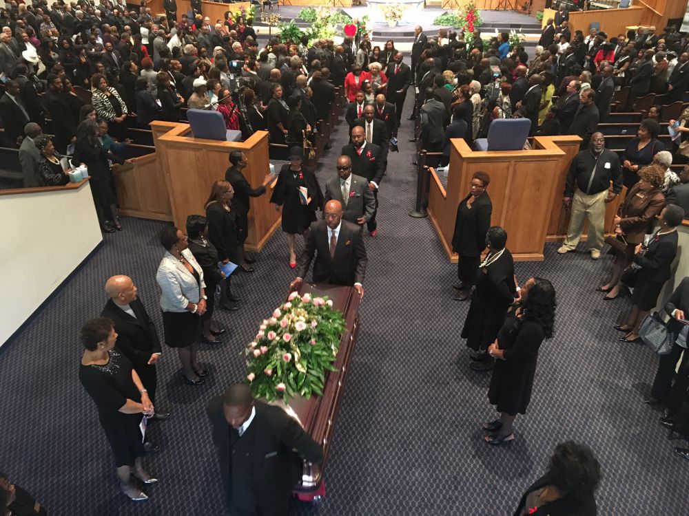 Hundreds pay their final respects to Ronnie Edwards