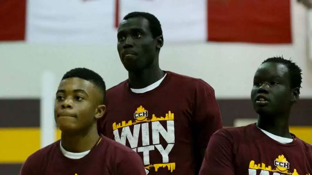 Canadian border agents arrest man posing as teen to play high school hoops