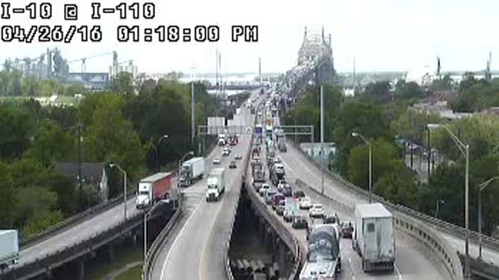 Heavy congestion on I-10 W following crash on Mississippi River Bridge