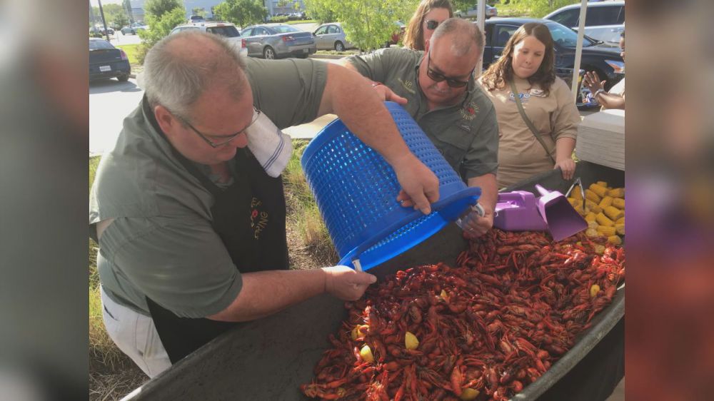 Crawfish boil in Hammond benefits Red Cross