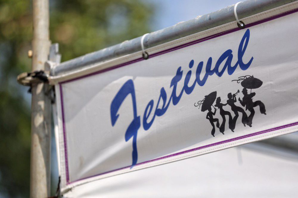 2016 Jazz Fest attendance drops after wet weekend