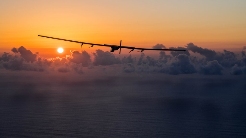 Solar-powered plane leaves Hawaii for California