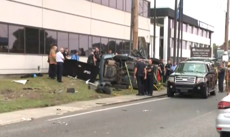 Two dead following car crash in Metairie