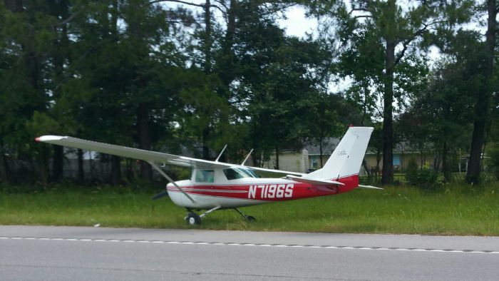 Small plane lands on Interstate 10 in Mississippi