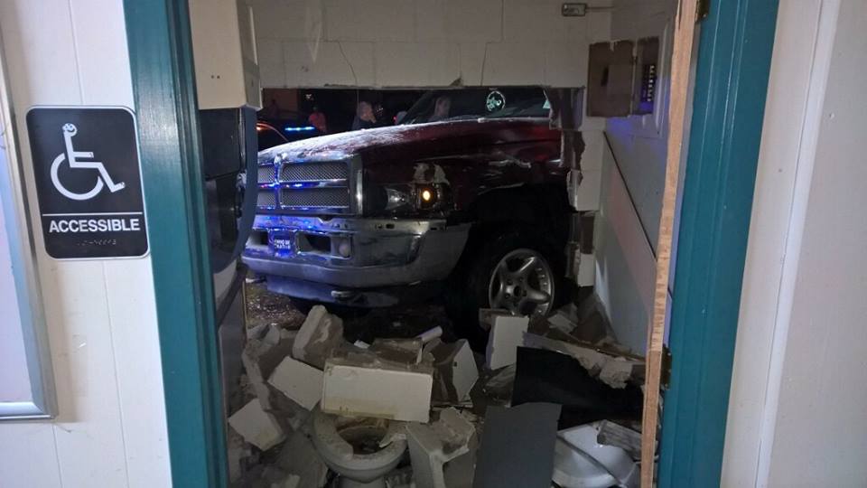 Police officer cited after crashing into Morgan City bar