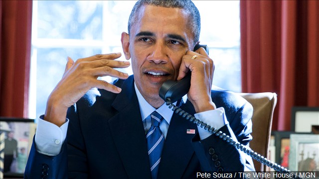 Obama, first lady review library design proposals