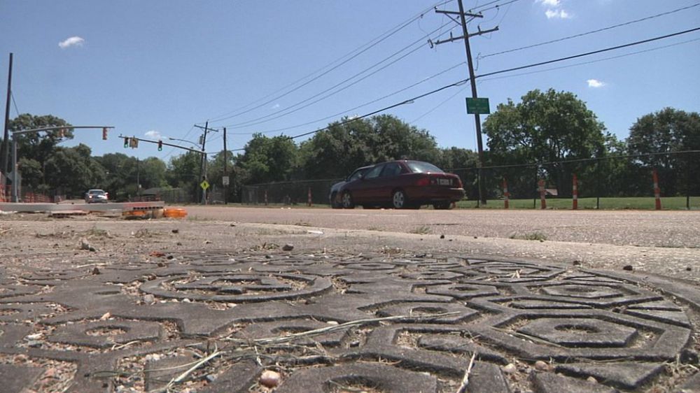 Anticipate possible delays with partial road closure at College Drive