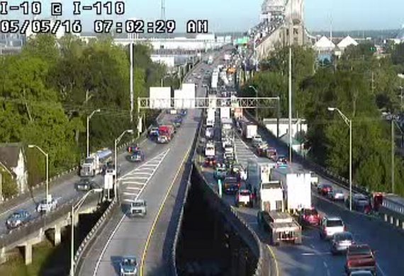 Accident on La 1 South causing major early morning delays