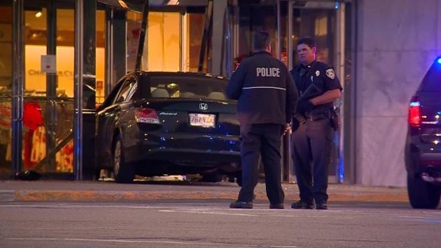 Off-duty cop kills man who went on stabbing rampage, killing 2