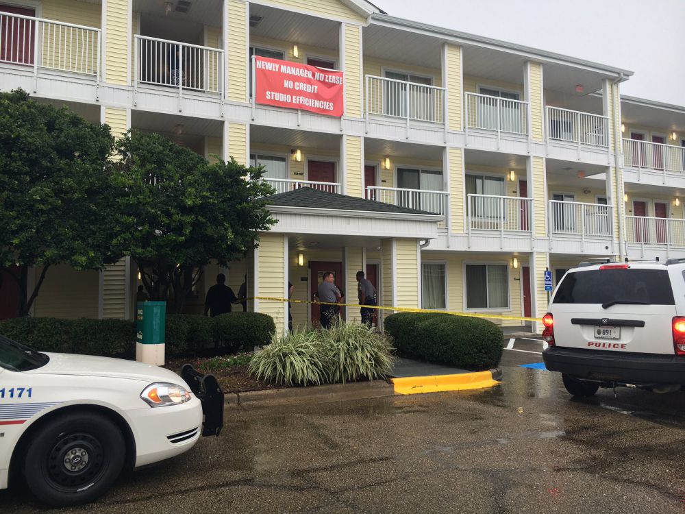 Man shot in Baton Rouge hotel room, ran to lobby for help