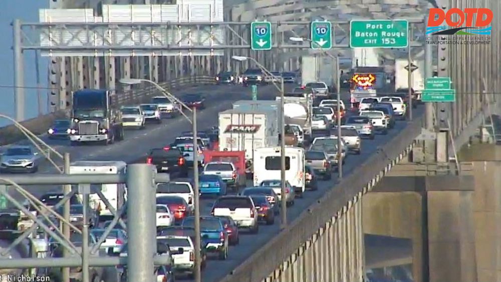 Stalled vehicle causes major delays on I-10