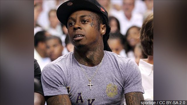 Rapper Lil Wayne hospitalized after 2 seizures on plane