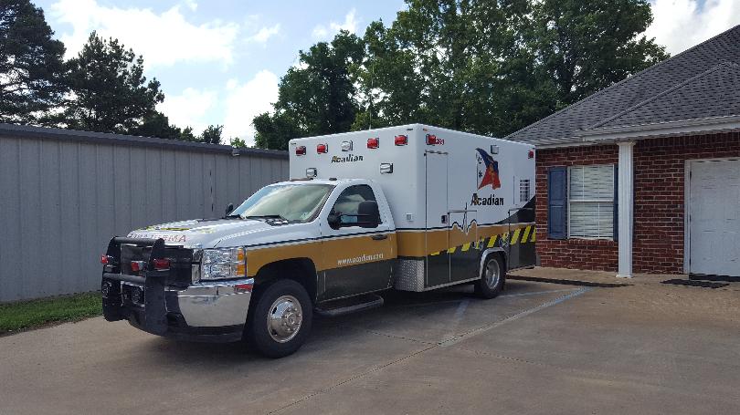 Armed man tries to steal Pineville ambulance