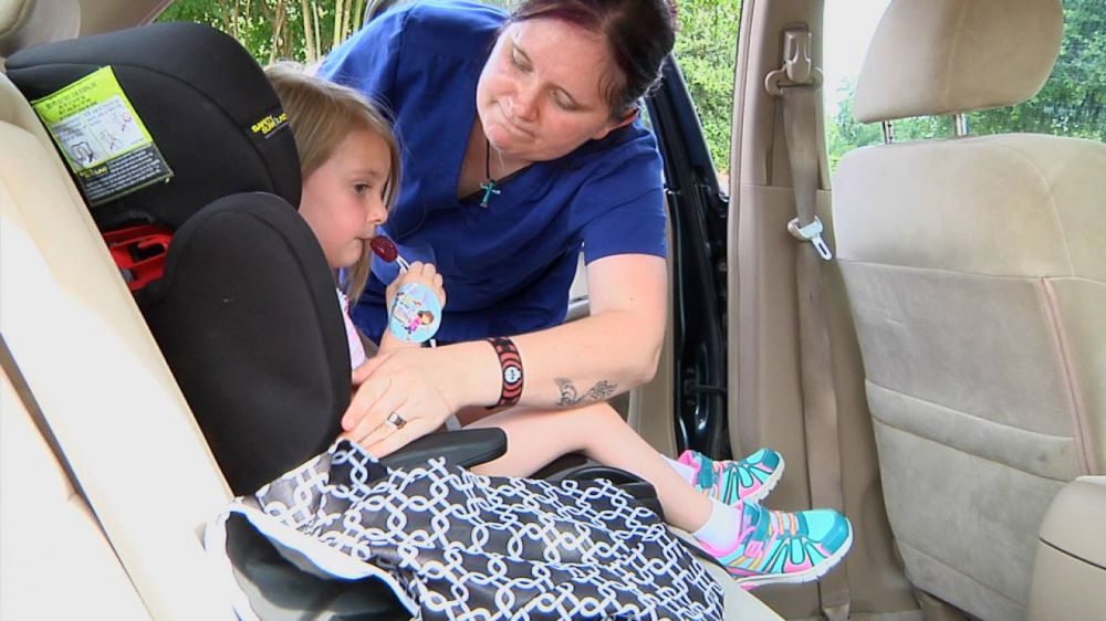 Dangers of leaving child in hot car