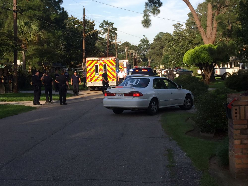 Police investigating shooting on 74th Ave.