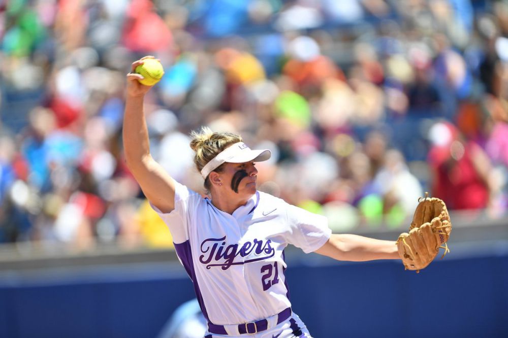Bell hits 2 HRs, LSU beats Georgia in WCWS elimination game