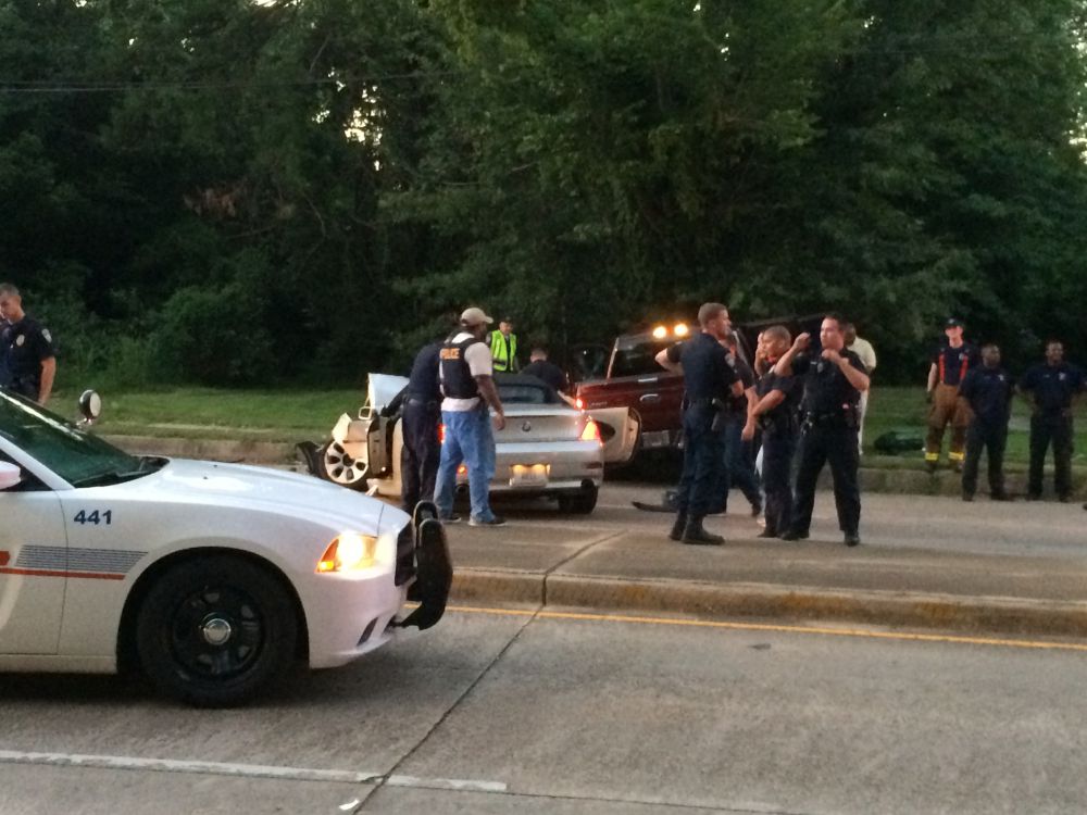 1 man in custody after fleeing from police, hitting another car