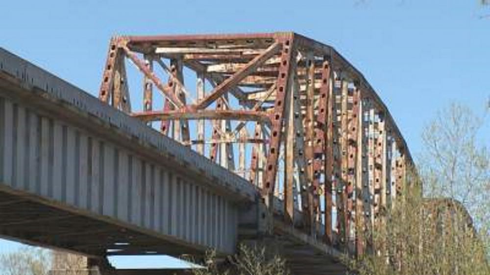 State to build new Red River bridge, cancels plans for rehab