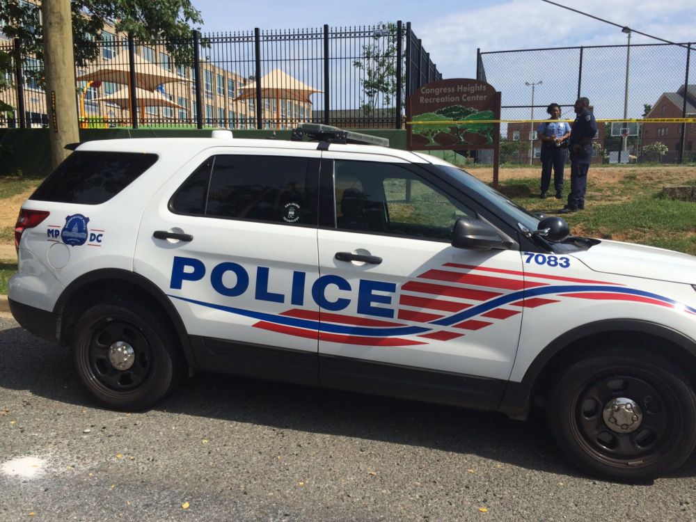 5 arrested after shots fired at Washington cops