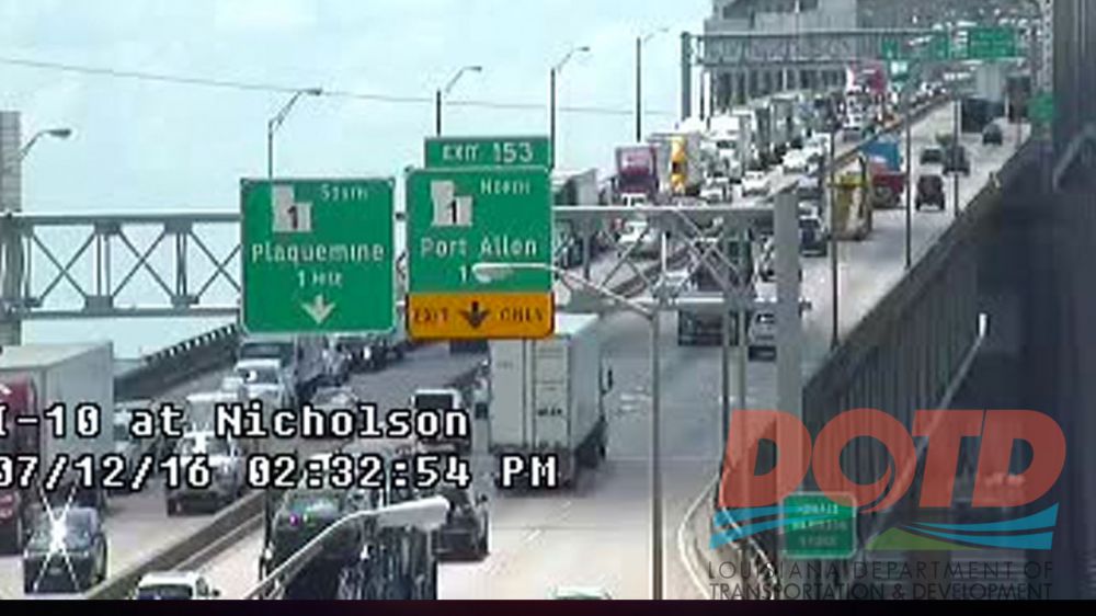 Stalled vehicle on I-10 East causes delays for more than an hour