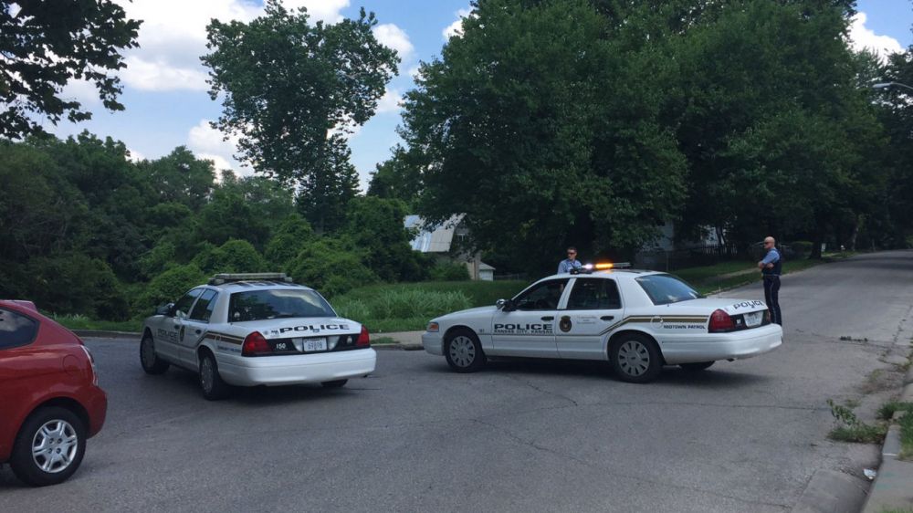 Police officer shot in Kansas City has died