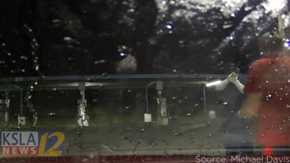 Man uses power spray to blast carjacking attempt at car wash