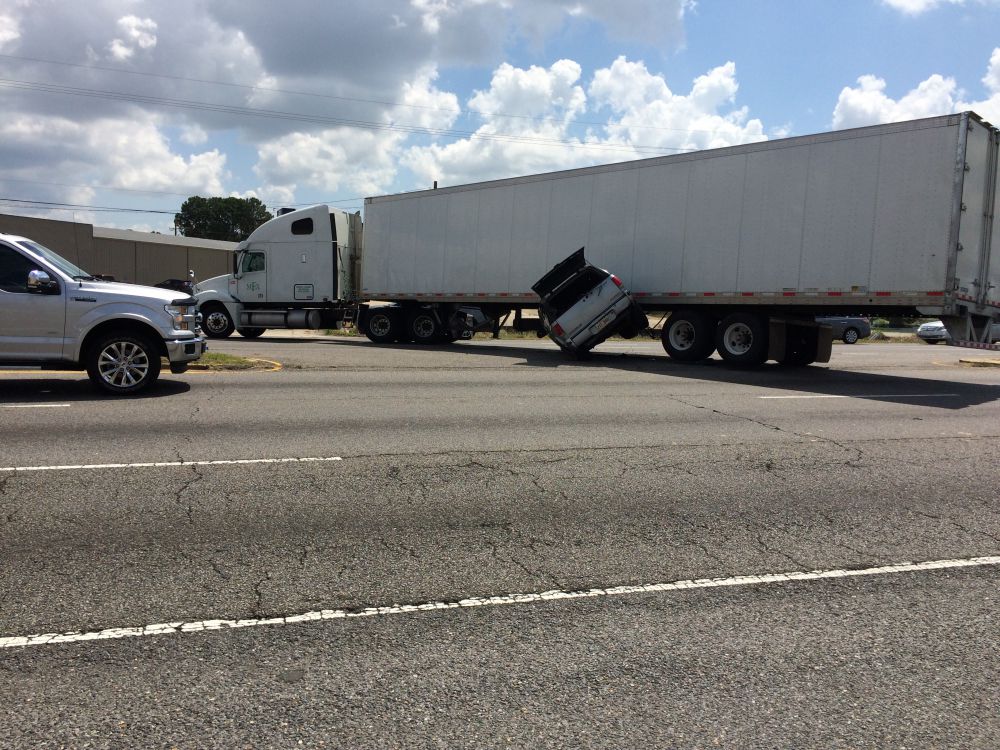 18-wheeler pins vehicle on Airline Highway near Old Hammond