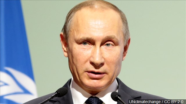 Trump says US should accept Russia in Crimea