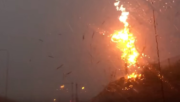 WATCH: Lightning destroys Chicago telephone pole over weekend