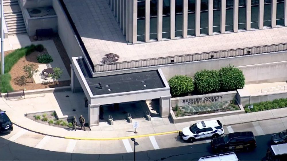 2 bailiffs, suspect dead in Michigan courthouse shooting