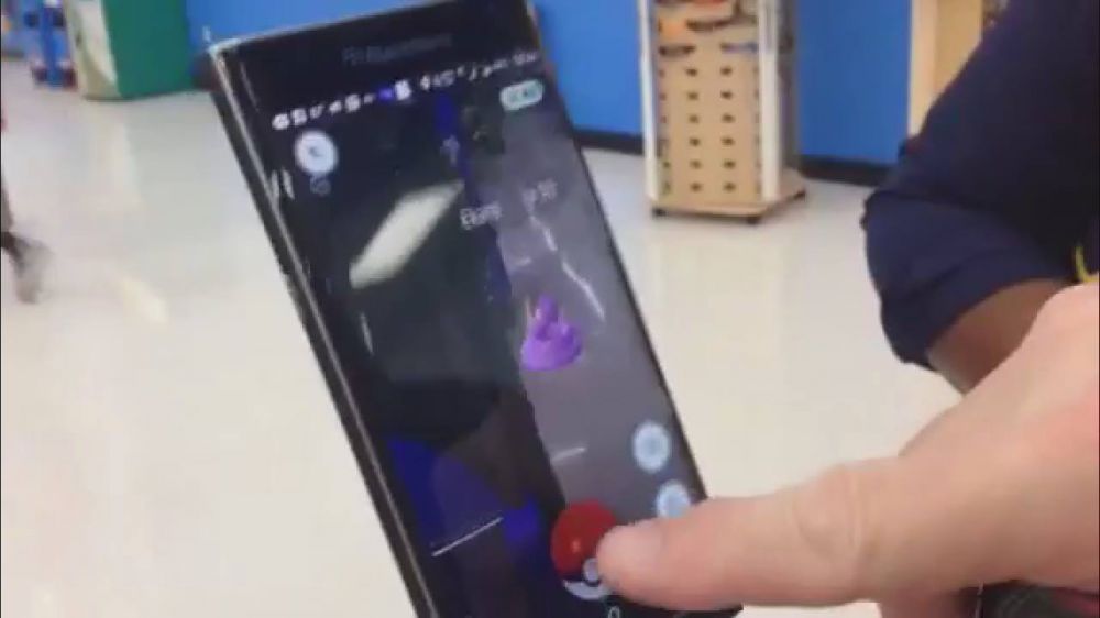 Drivers in Walker end up in accident, ditches while playing Pokemon Go