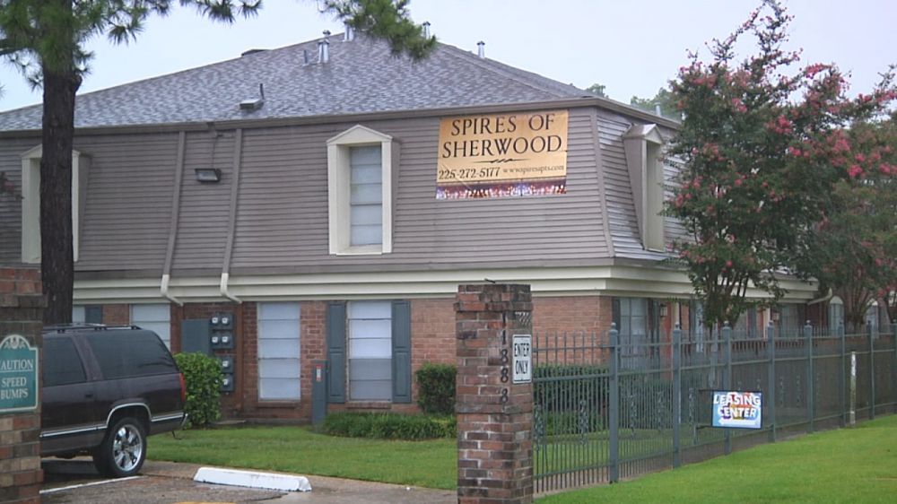 1 dead, 1 seriously injured after lightning strike