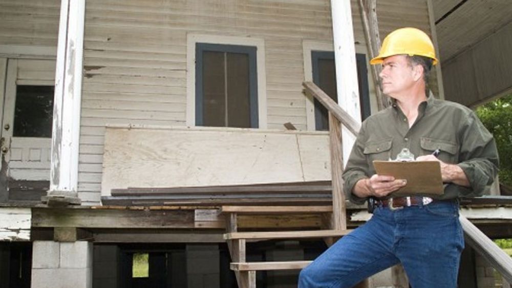 Couple wanted in flood contractor fraud scheme