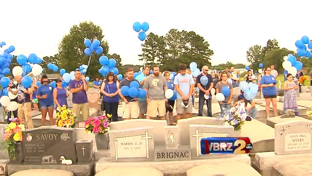 St. Amant residents honor fallen officer with balloon release