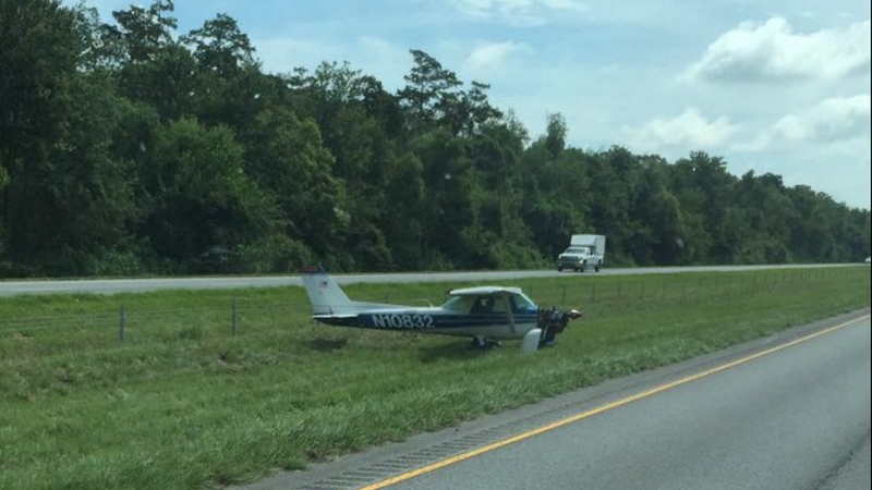 No injuries after plane lands on I-10