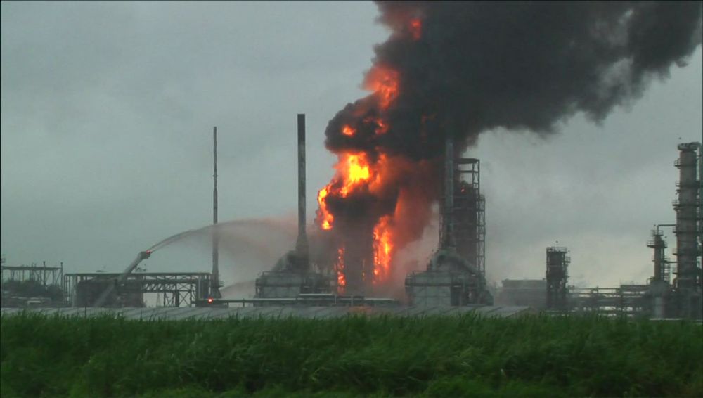 1,400 employees safely evacuated after Motiva refinery fire