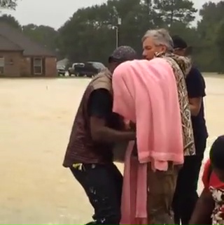 EBRSO sheriff saves infant, family from flooding home