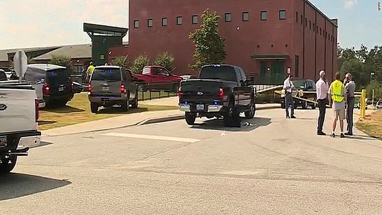 2 students, 1 teacher wounded after SC elementary school shooting