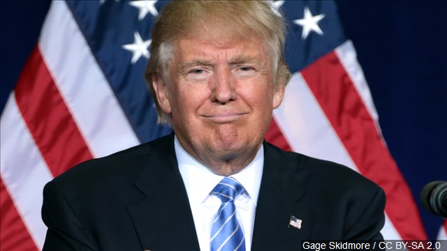 Trump calls for slashing government regulations